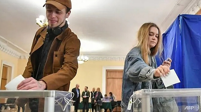 Danh hài làm Tổng thống Ukraine: Chưa nhậm chức đã bị dọa "tê liệt" danh hai lam tong thong ukraine chua nham chuc da doa bi te liet