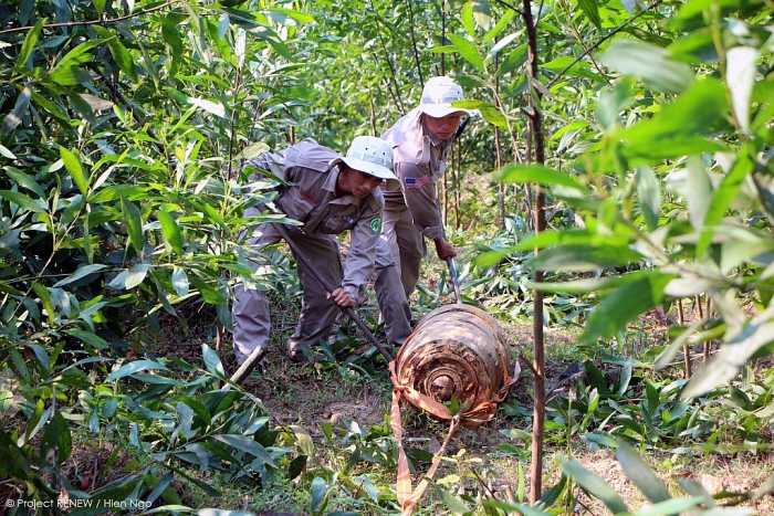 Toàn cảnh di dời, hủy nổ quả bom “khủng” nặng 340kg tại Quảng Trị toan canh di doi huy no qua bom khung nang 340kg tai quang tri