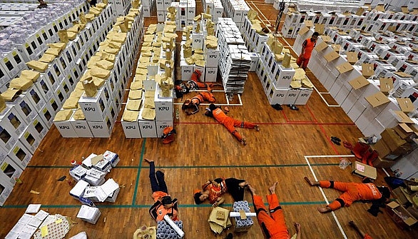 Gần 140 người chết vì kiệt sức khi phục vụ bầu cử Indonesia hon 100 nguoi tu vong vi kiet suc phuc vu bau cu indonesia