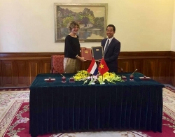 viet nam lan dau tien co cu nhan chuyen nganh hoat dong tri lieu