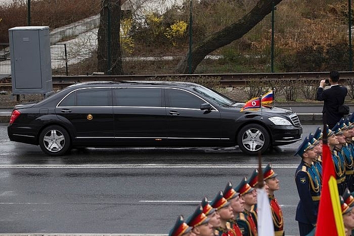 Hãng Mercedes không biết ông Kim Jong Un mua 2 siêu xe ở đâu hang mercedes khong biet ong kim jong un mua 2 sieu xe o dau