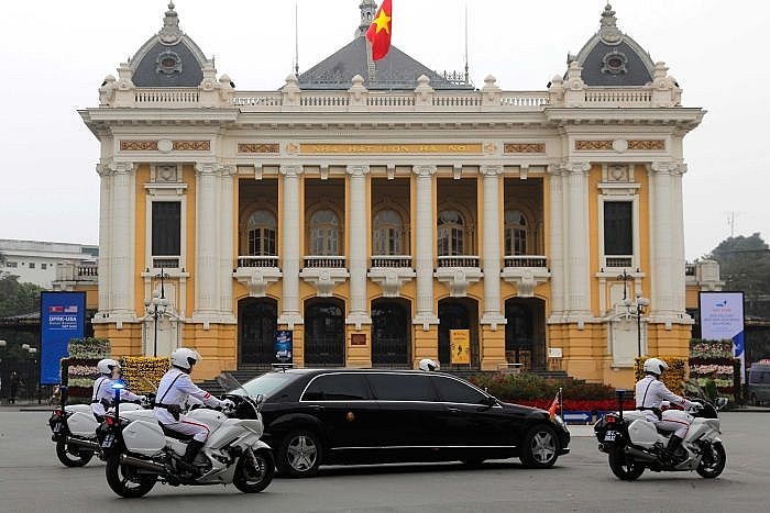 Hãng Mercedes không biết ông Kim Jong Un mua 2 siêu xe ở đâu hang mercedes khong biet ong kim jong un mua 2 sieu xe o dau