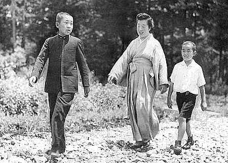 Nhật hoàng Akihito: Cuộc đời vị vua của triều đại lâu đời nhất thế giới nhat hoang akihito cuoc doi vi vua cua trieu dai lau doi nhat the gioi