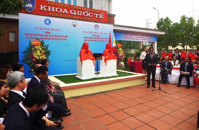 Khánh thành tượng Bác Hồ và anh hùng dân tộc Philippines Jose Rizal tại Thái Nguyên khanh thanh tuong bac ho va nguoi anh hung dan toc philippines jose rizal tai thai nguyen