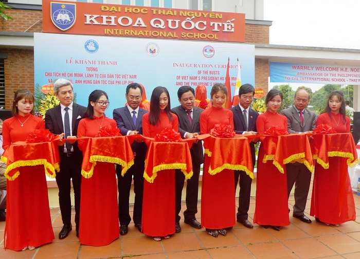 Khánh thành tượng Bác Hồ và anh hùng dân tộc Philippines Jose Rizal tại Thái Nguyên khanh thanh tuong bac ho va nguoi anh hung dan toc philippines jose rizal tai thai nguyen