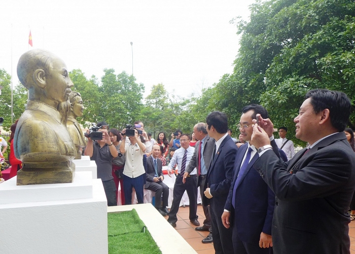 Khánh thành tượng Bác Hồ và anh hùng dân tộc Philippines Jose Rizal tại Thái Nguyên khanh thanh tuong bac ho va nguoi anh hung dan toc philippines jose rizal tai thai nguyen