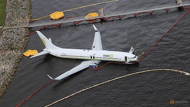 Mỹ điều tra nguyên nhân máy bay Boeing 737 lao xuống sông my dieu tra nguyen nhan may bay boeing 737 lao xuong song