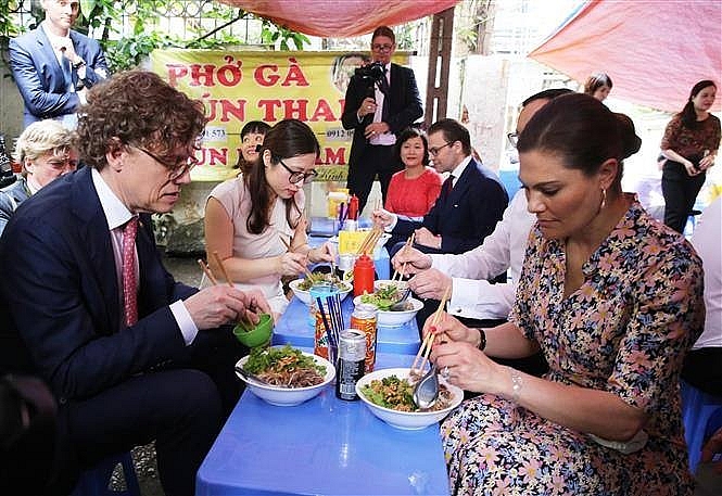 Công chúa kế vị Thuỵ Điển bình dị trong chuyến thăm Việt Nam cong chua ke vi thuy dien binh di trong chuyen tham viet nam