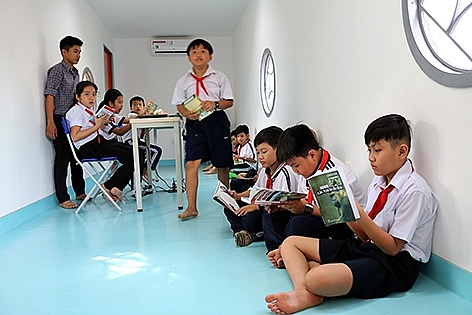 quy dariu trao tang hon 300 may tinh cho 18 truong hoc tinh hau giang