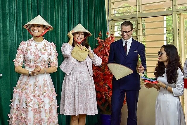 Công chúa kế vị Thuỵ Điển bình dị trong chuyến thăm Việt Nam cong chua ke vi thuy dien binh di trong chuyen tham viet nam