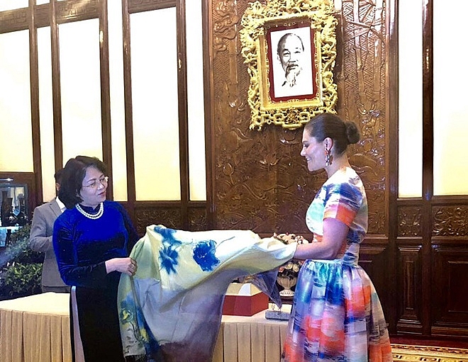 Công chúa kế vị Thuỵ Điển bình dị trong chuyến thăm Việt Nam cong chua ke vi thuy dien binh di trong chuyen tham viet nam