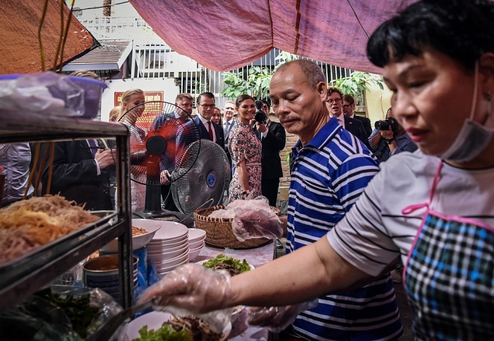Công chúa kế vị Thuỵ Điển bình dị trong chuyến thăm Việt Nam cong chua ke vi thuy dien binh di trong chuyen tham viet nam