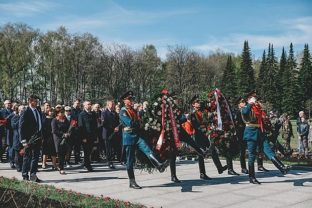 Cộng đồng Việt Nam tại Saint-Petersburg (Nga) tri ân các anh hùng chống phát xít cong dong viet nam tai saint petersburg nga tri an cac anh hung chong phat xit