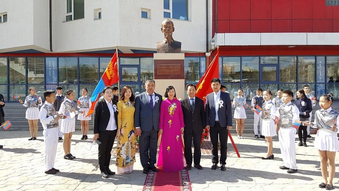 ky niem 129 nam sinh nhat bac ho tai mong co