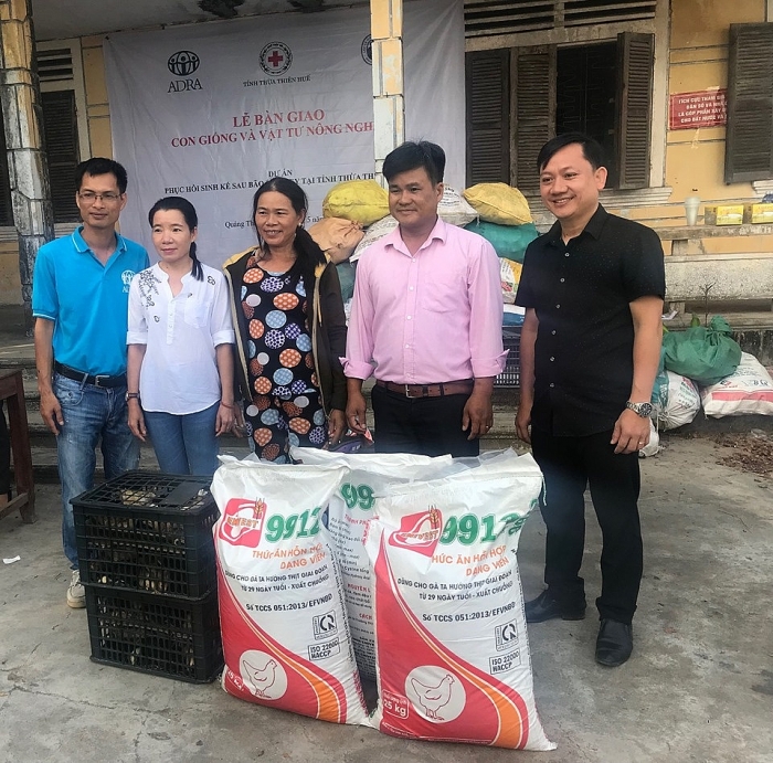 ADRA giúp 200 người dân Quảng Điền phục hồi sinh kế sau bão Damrey adra trao tang con giong vat tu giup nguoi dan quang dien phuc hoi sinh ke sau bao damrey