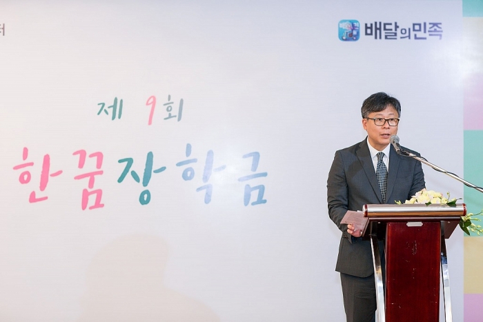 Hơn 100 học sinh vượt khó nhận học bổng HanKum của Hàn Quốc hon 100 hoc sinh vuot kho nhan hoc bong hankum cua han quoc