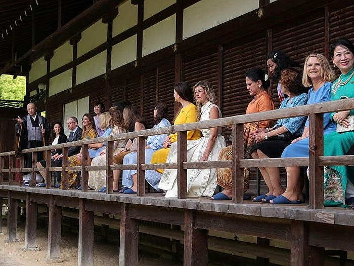Hội nghị G20: Phu nhân, phu quân các lãnh đạo thăm quan chùa ở cố đô Kyoto hoi nghi g20 phu nhan phu quan cac lanh dao tham quan chua o co do kyoto