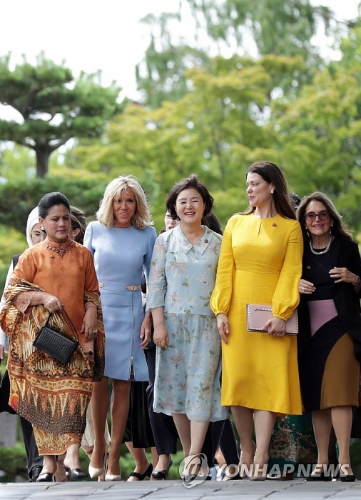 Hội nghị G20: Phu nhân, phu quân các lãnh đạo thăm quan chùa ở cố đô Kyoto hoi nghi g20 phu nhan phu quan cac lanh dao tham quan chua o co do kyoto
