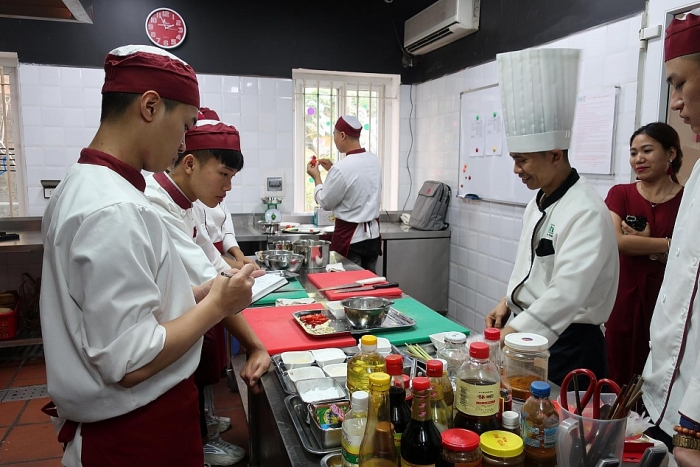 trien khai chuong trinh lao dong dac dinh co hoi moi cho lao dong tre viet tai nhat