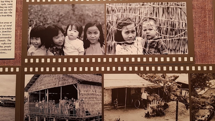 130 câu chuyện Việt Nam qua máy ảnh của hai ông cháu người Argentina viet nam thoi chien va thoi binh qua hai lang kinh cua ong chau nguoi argentina