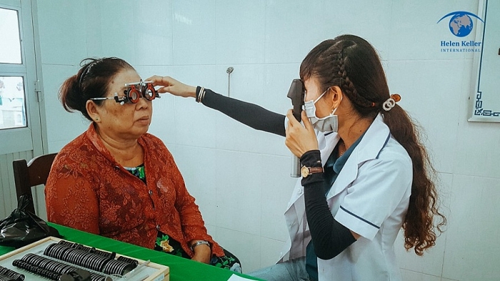 400 nguoi cao tuoi can tho duoc kham mat cung cap kinh lao