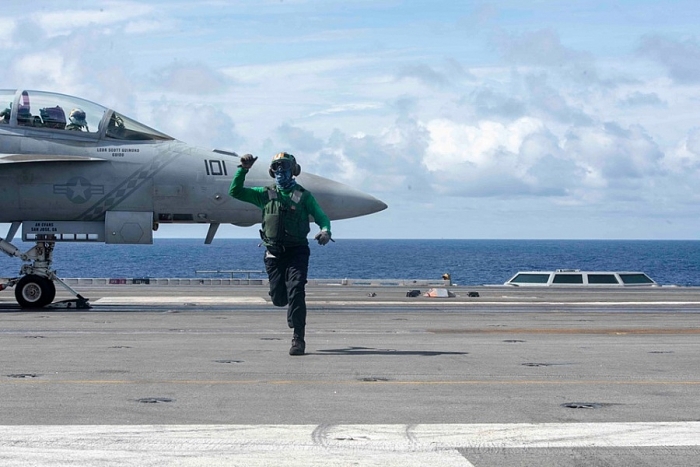 Khám phá siêu tàu sân bay Mỹ vừa "nắn gân" Trung Quốc trên Biển Đông tham quan tau san bay uss ronald reagan dang tuan tra bien dong