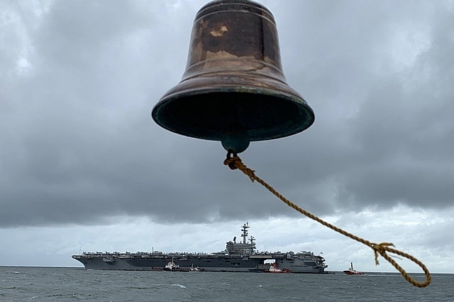 Khám phá siêu tàu sân bay Mỹ vừa "nắn gân" Trung Quốc trên Biển Đông tham quan tau san bay uss ronald reagan dang tuan tra bien dong