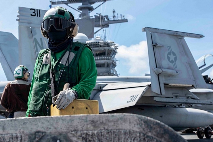 Khám phá siêu tàu sân bay Mỹ vừa "nắn gân" Trung Quốc trên Biển Đông tham quan tau san bay uss ronald reagan dang tuan tra bien dong