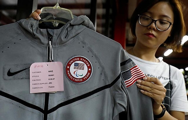 Đồng phục đội tuyển Olympic Mỹ “made in Vietnam” dong phuc cua doi tuyen olympic my made in vietnam