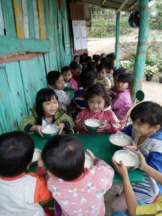 Zhishan hỗ trợ sữa đậu nành cho hơn 2000 học sinh Thừa Thiên Huế zhishan chong suy dinh duong cho hoc sinh mam non bang sua dau nanh