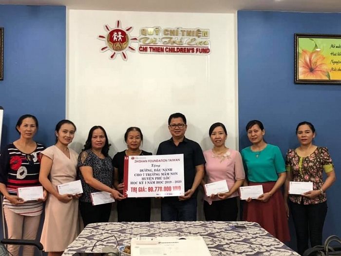 Zhishan hỗ trợ sữa đậu nành cho hơn 2000 học sinh Thừa Thiên Huế zhishan chong suy dinh duong cho hoc sinh mam non bang sua dau nanh