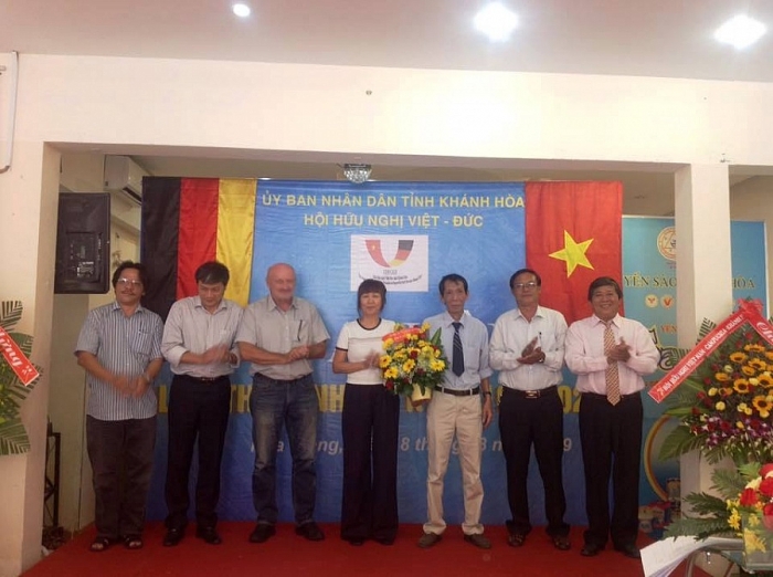 Ông Trương Hồng Dũng tái cử Chủ tịch Hội Hữu nghị Việt - Đức tỉnh Khánh Hòa ong truong hong dung tai cu chu tich hoi huu nghi viet duc tinh khanh hoa