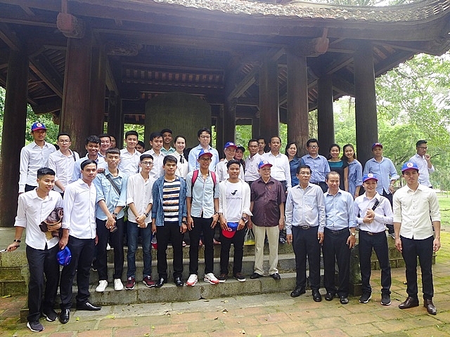 VUFO trao Kỷ niệm chương, tôn vinh đóng góp không mệt mỏi của Đại sứ Campuchia tại Việt Nam vufo trao ky niem chuong ton vinh dong gop khong met moi cua dai su campuchia tai viet nam