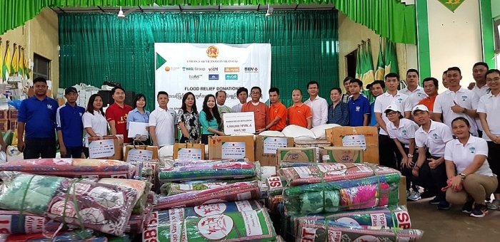 Người Việt tại Myanmar chung tay cứu trợ người dân Bang Mon bị thiệt hại do lũ lụt nguoi viet tai myanmar chung tay cuu tro nguoi dan bang mon bi thiet hai do lu lut