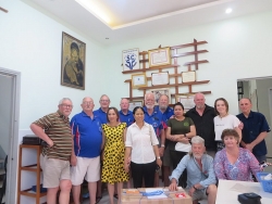 sau nhat pho thin lo duc xuat ngoai sang australia