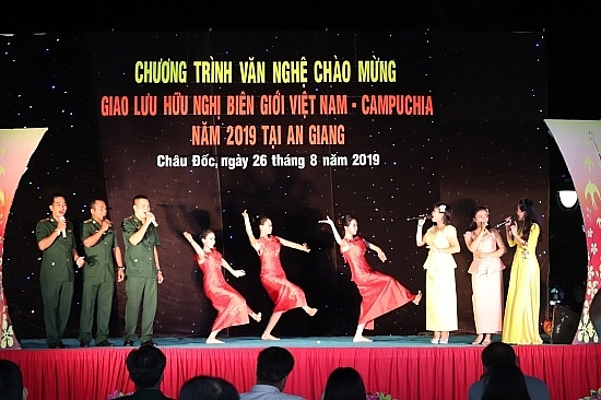 giao luu huu nghi bien gioi viet nam campuchia 2019 vang mai bai ca doan ket