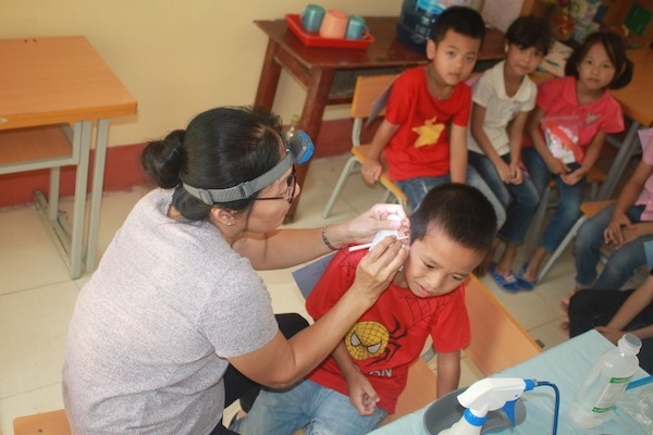 COPI khám chữa bệnh miễn phí cho gần 500 trẻ em Phú Thọ copi kham chua benh mien phi cho gan 500 tre em phu tho