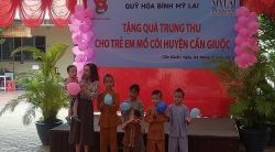 xuan nay li xi nu cuoi cho 100 em nho