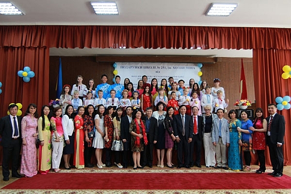 Hội Hữu nghị Việt Nam - Ukraine đến Kiev, bắt đầu chuyến thăm Ukraine hoi huu nghi viet nam ukraine den kiev bat dau chuyen tham ukraine