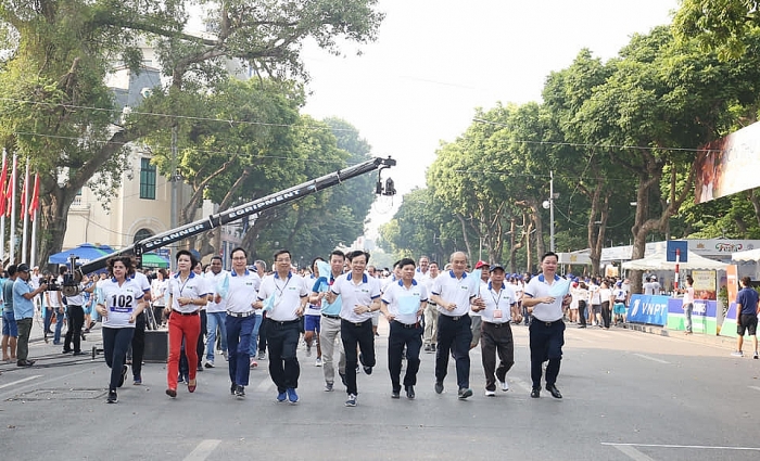 360 người nước ngoài tham dự Giải chạy báo Hà Nội mới mở rộng lần thứ 46 gan 1500 vdv tham du giai chay bao hanoimoi mo rong lan thu 46