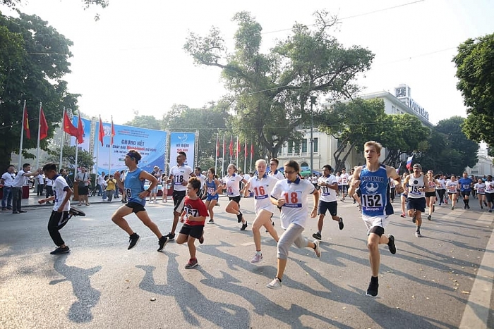 360 người nước ngoài tham dự Giải chạy báo Hà Nội mới mở rộng lần thứ 46 gan 1500 vdv tham du giai chay bao hanoimoi mo rong lan thu 46