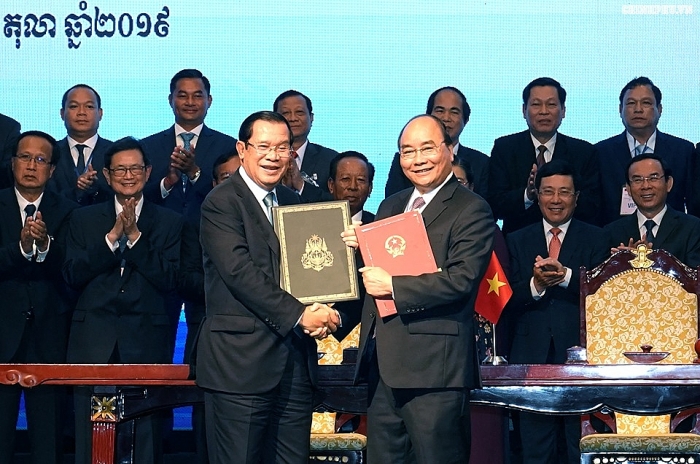 Công tác phân giới cắm mốc biên giới góp phần tăng cường quan hệ hữu nghị, hòa bình, hợp tác phát triển Việt Nam - Campuchia cong tac phan gioi cam moc bien gioi gop phan tang cuong quan he huu nghi hoa binh hop tac phat trien viet nam campuchia