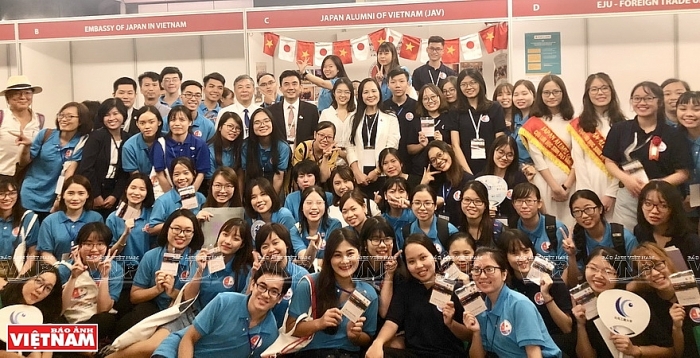 bo ngoai giao nhat ban vinh danh ba ngo minh thuy nguoi noi nhip cau van hoa giao duc viet nhat
