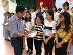 60 sinh vien han quoc chung tay don rac giup thanh pho hue xanh sach dep