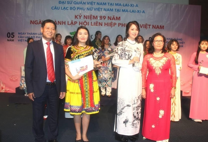 Lần đầu tiên tổ chức cuộc thi áo dài tại Malaysia và Lào lan dau tien to chuc cuoc thi ao dai tai malaysia va lao