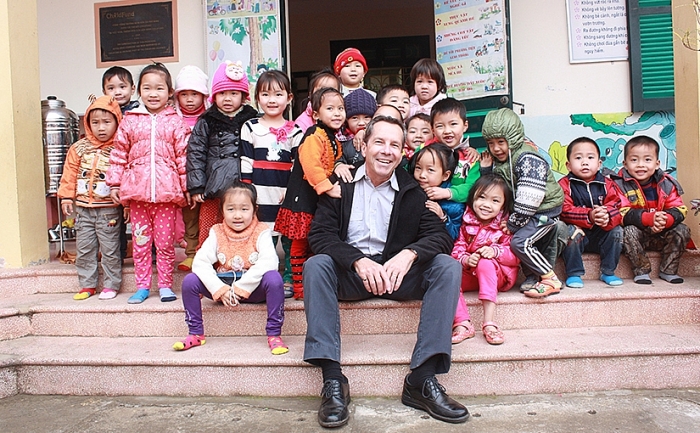 VUFO ghi nhận đóng góp của Giám đốc ChildFund Australia sau gần 14 năm cống hiến cho trẻ em vufo ghi nhan dong gop cua giam doc childfund australia sau gan 14 cong hien cho tre em