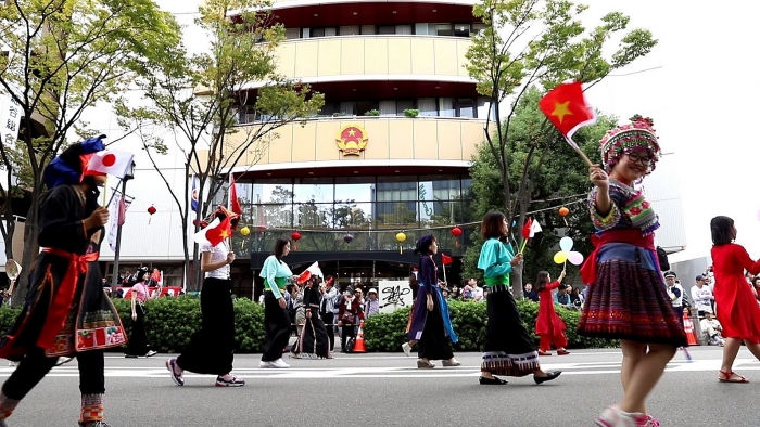 Tổng lãnh sự quán tại Osaka tích cực quảng bá hình ảnh Việt đến với người dân Nhật tong lanh su quan tai osaka tich cuc quang ba hinh anh viet den voi nguoi dan nhat