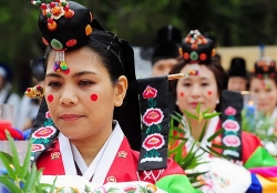 nguoi phu nu viet nam dau tien nhan danh hieu cong dan danh du seoul han quoc