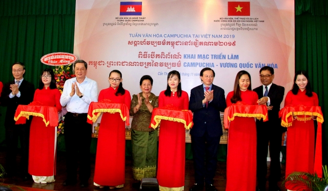Campuchia giới thiệu văn hóa qua gần 50 bức ảnh nghệ thuật tại Cần Thơ khai mac trien lam mo dau cho tuan van hoa campuchia tai can tho