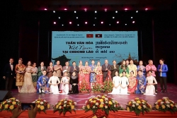 ao dai viet nam toa sang tai xu so bach duong